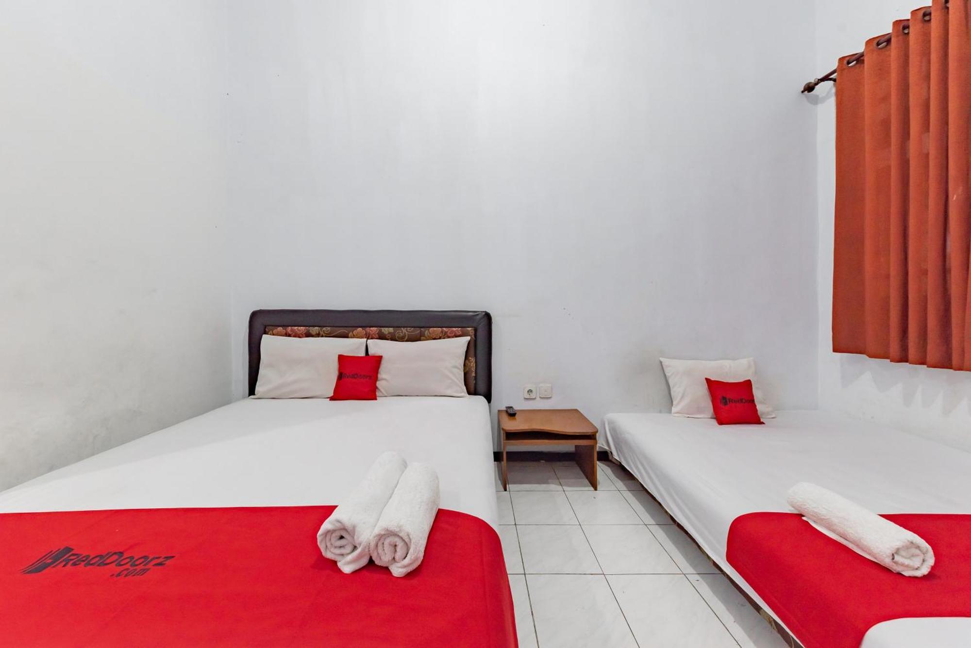 Reddoorz At Ciliwung Guest House Syariah マラン エクステリア 写真