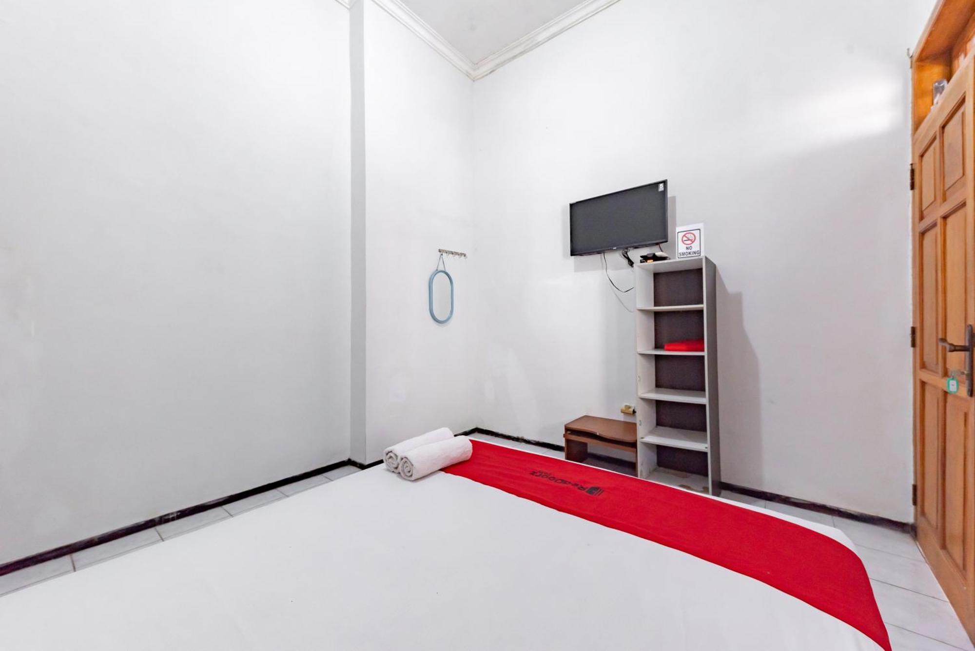Reddoorz At Ciliwung Guest House Syariah マラン エクステリア 写真