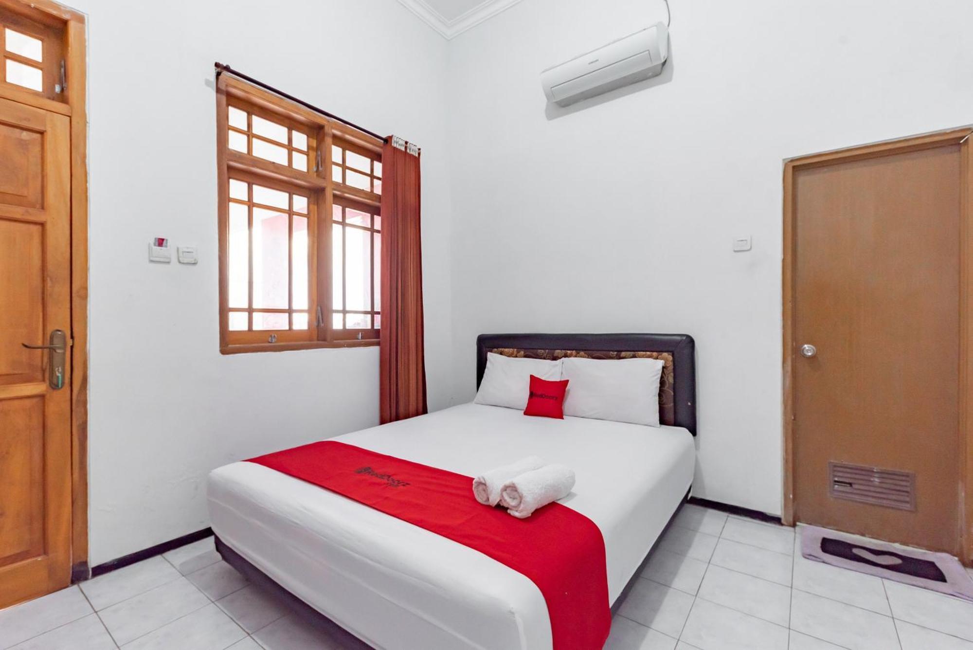 Reddoorz At Ciliwung Guest House Syariah マラン エクステリア 写真