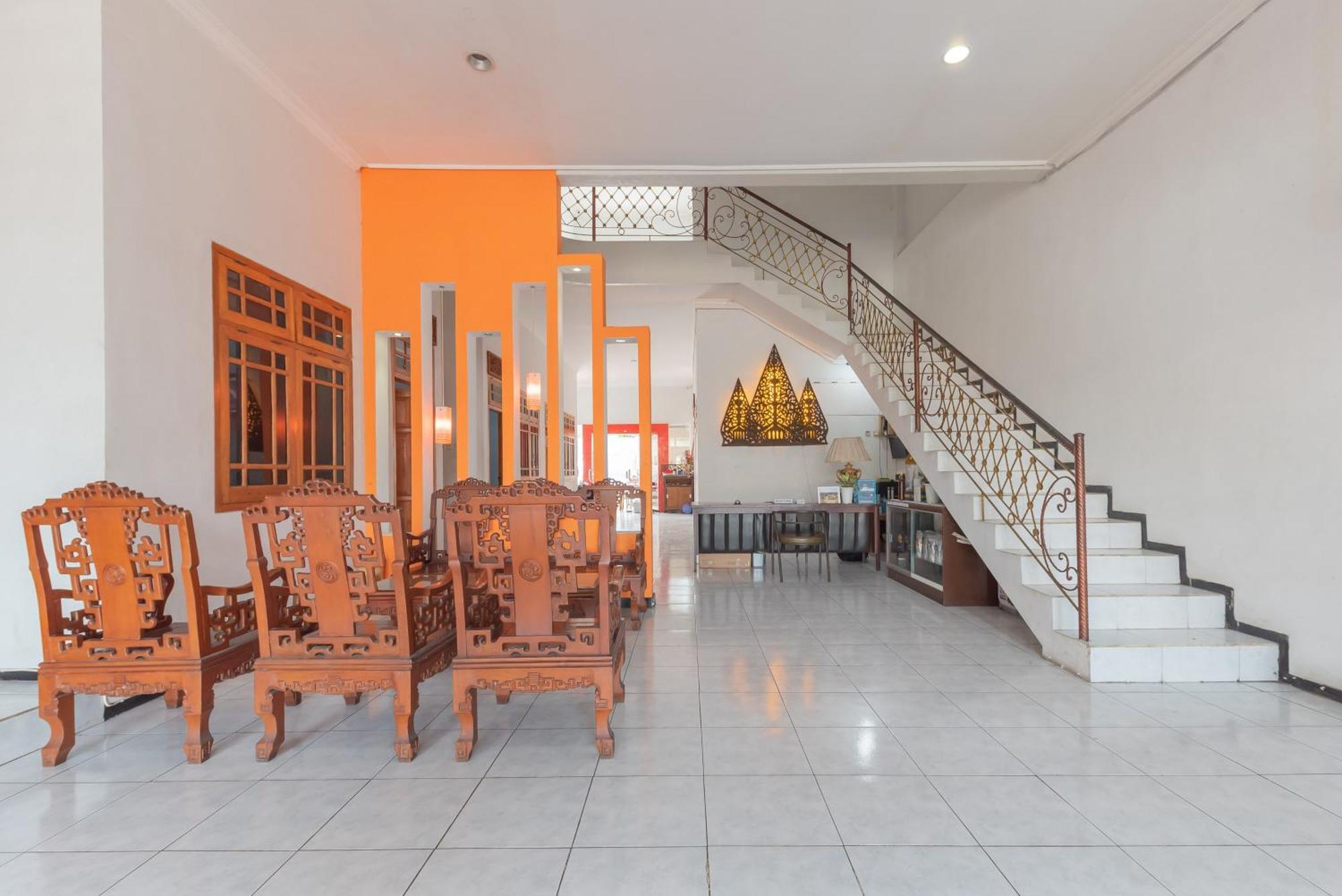 Reddoorz At Ciliwung Guest House Syariah マラン エクステリア 写真