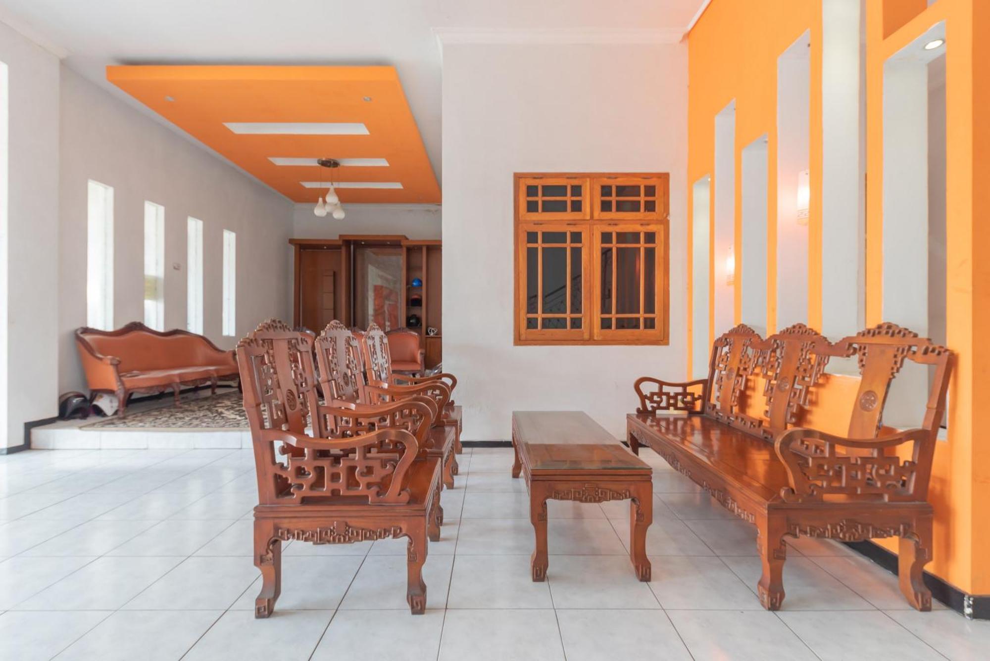 Reddoorz At Ciliwung Guest House Syariah マラン エクステリア 写真